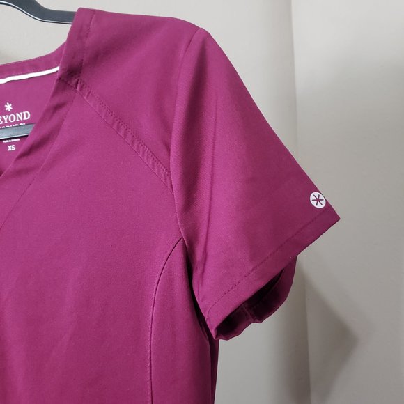 Beyond Scrubs Ceil Blue Wine Scrub Top Bundle XS - Picture 11 of 16